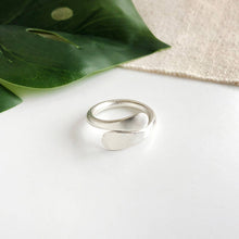 Load image into Gallery viewer, Overlap Ring - Silver
