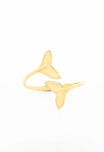 Load image into Gallery viewer, Whale Tale Wrap Ring in Gold
