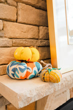 Load image into Gallery viewer, Saree Pumpkin - Small
