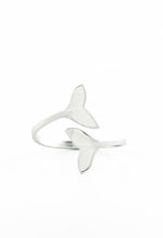 Load image into Gallery viewer, Whale Tale Wrap Ring in Silver
