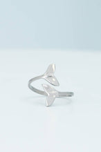 Load image into Gallery viewer, Whale Tale Wrap Ring in Silver
